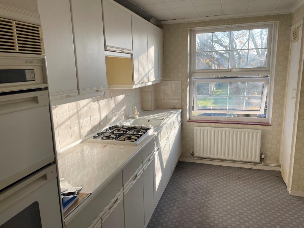 Lot: 69 - BALCONY FLAT FOR UPDATING IN DESIRABLE LOCATION - Fitted kitchen with window over rear of property